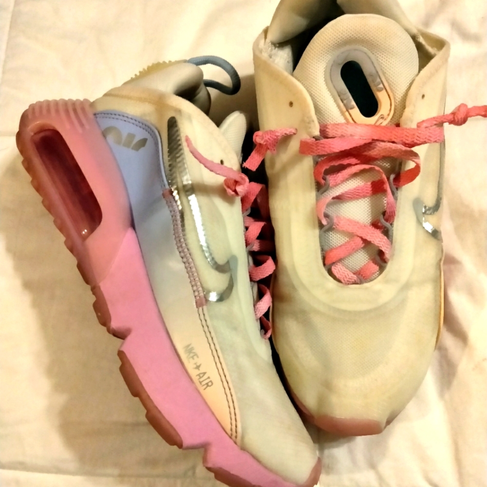 Nike tennis shoes size 7.5